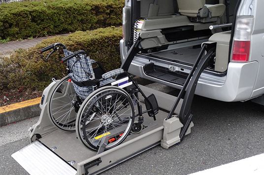 車椅子リフト付き車両