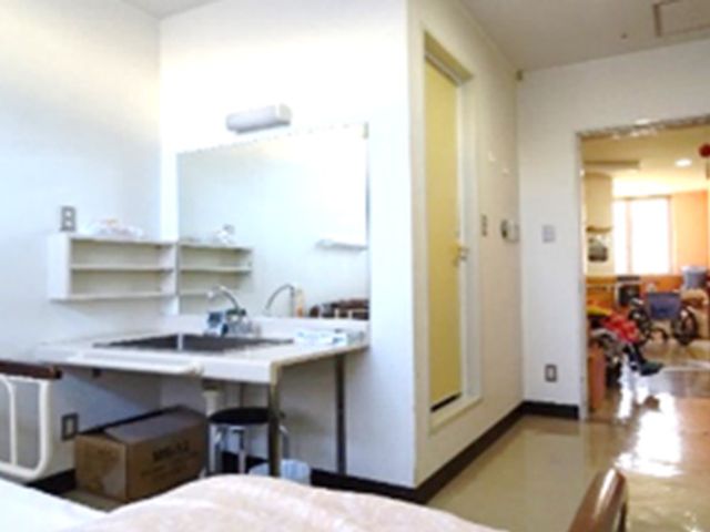 清掃が行き届いた居室 居室 広々とした空間で、快適に過ごせる工夫がされています。ナチュラルな光が差し込む居室です。