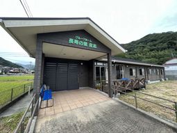 施設のエントランス景色