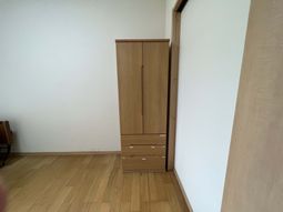明るい部屋のクローゼット