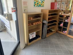 明るい玄関の靴棚  
