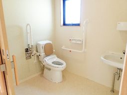バリアフリーなトイレ空間