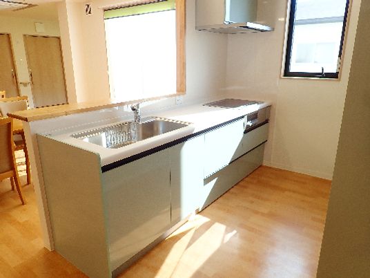 明るいキッチン空間