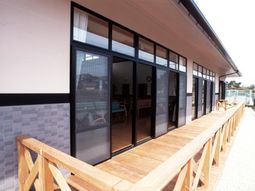 清潔なテラス付き建物
