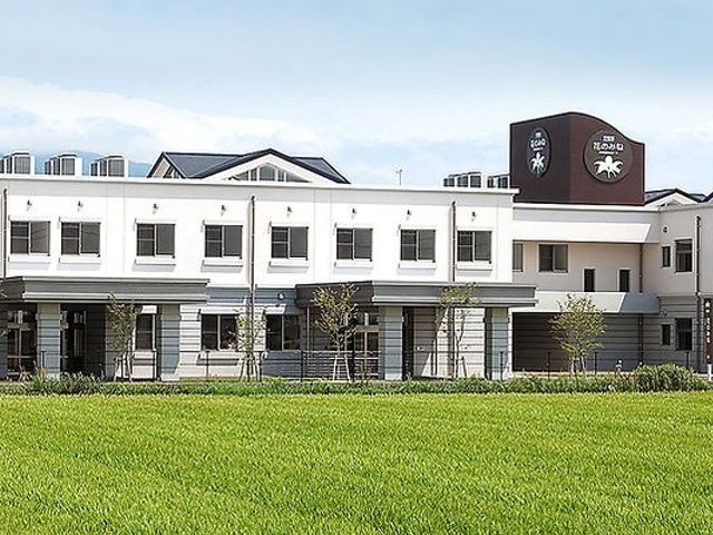ゆとりある施設外観 外観 広々とした敷地に佇む清潔感のある建物です。四季折々の自然を身近に感じられる環境になっています。
