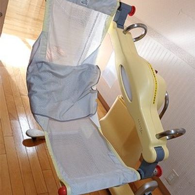 明るい居室の特殊ベッド