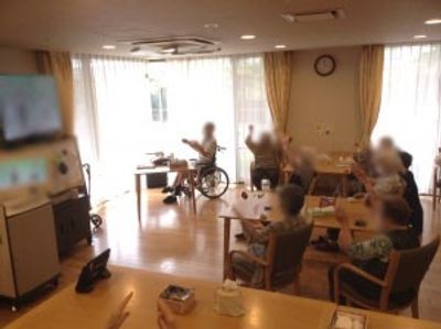 自然光が入る広い部屋