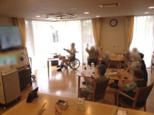 自然光が入る広い部屋