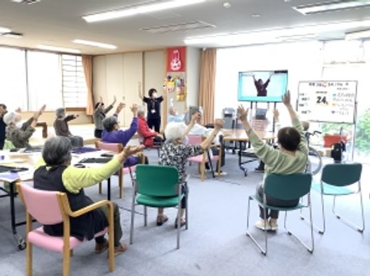 機能訓練で活発な雰囲気