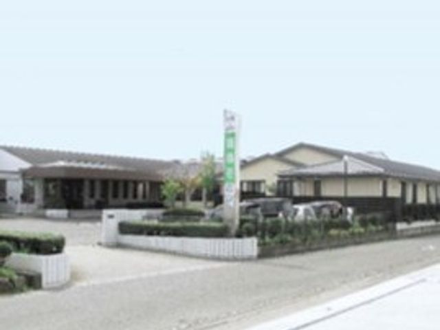 広い庭のある建物外観 外観   緑が豊かな庭が広がる建物です。落ち着いた雰囲気で、働く環境としても魅力的です。