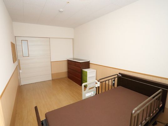 洋室のシンプル居室