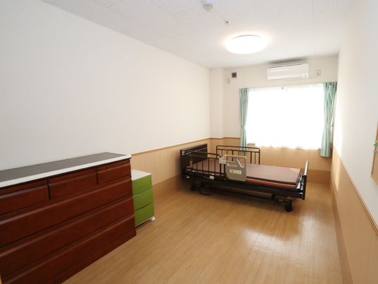 明るく広々とした居室