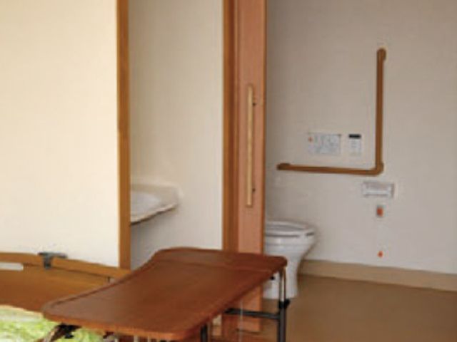 バリアフリー設計のトイレ