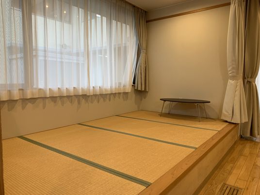 日差しが入る和室