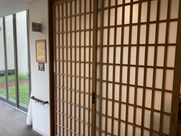 和風の引き戸の廊下