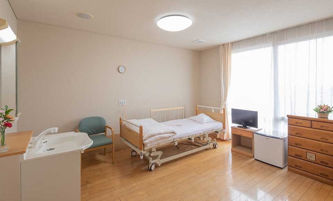 明るい個室の居室