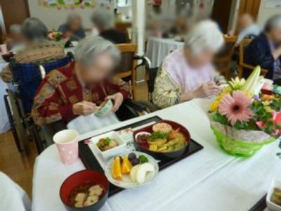 落ち着いた雰囲気の食堂