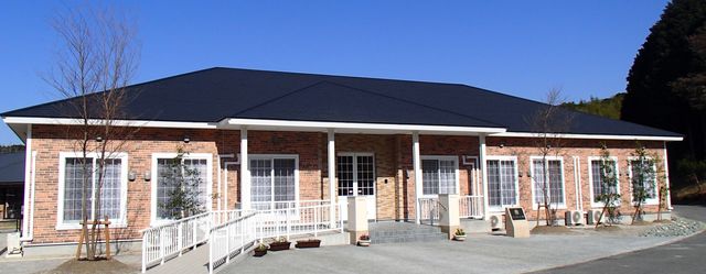 広々とした外観 外観 レンガ調の外壁が特徴的な建物です。広がりのあるデザインが印象的です。