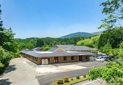 緑豊かな風景の外観