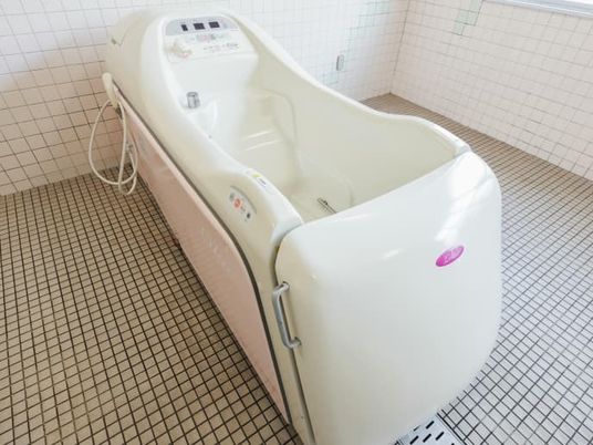 介護浴槽の浴室  