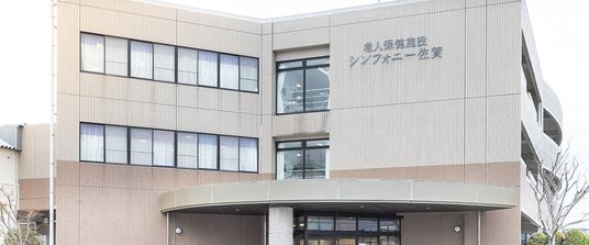 広いエントランス外観  
