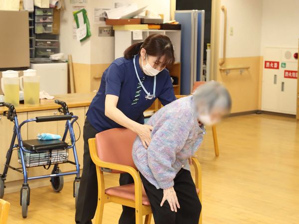 介助スタッフと利用者の様子