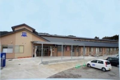 広々とした建物外観