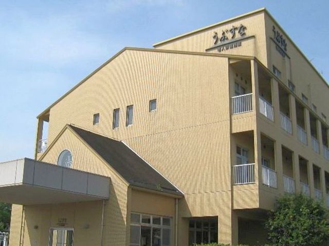 施設外観 外観 広々とした建物が印象的な施設です。快適さと利便性を兼ね備えた職場環境をご期待ください。