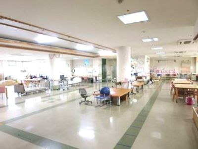 自然光が入る広い空間