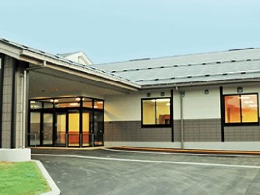 施設の正面外観  