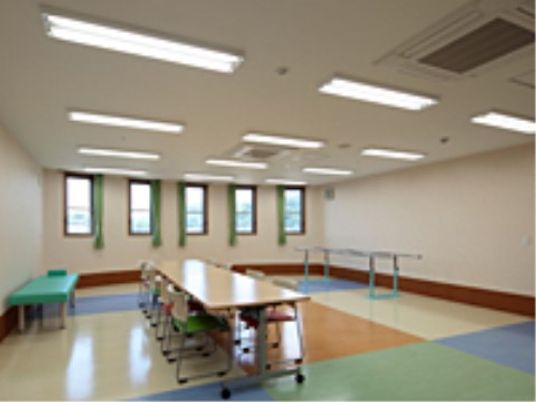 多機能室の明るい空間