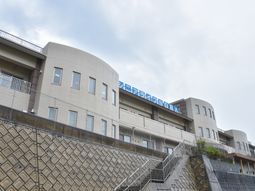 建物全景と看板