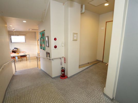 廊下のシンプルな光景