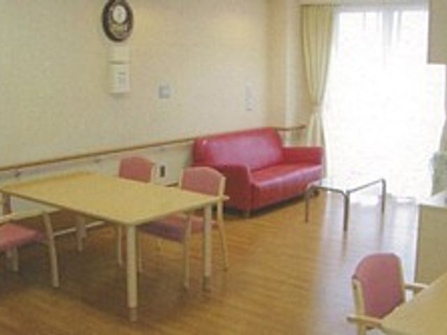 自然光が入る明るい居室 居室   広々とした居室は、自然光がたっぷり入ります。リラックスした時間を過ごしやすい環境です。