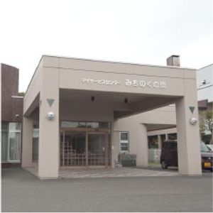 車が停まるエントランス