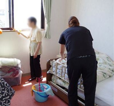 清掃作業中の居室
