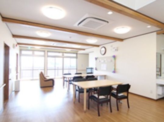 広々とした明るい多目的室