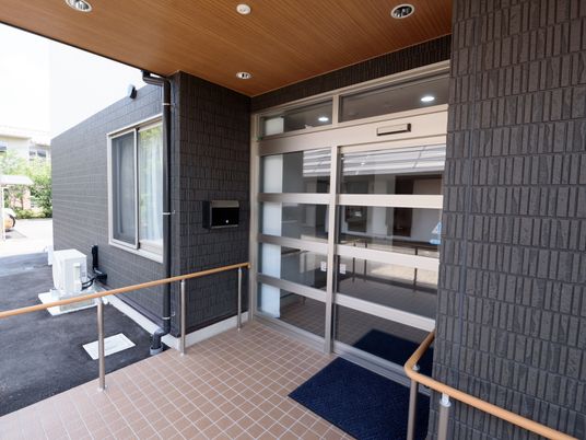 エントランスのアプローチ