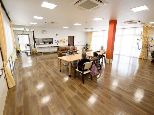 明るい共有スペースの様子