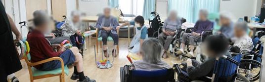 車椅子の方々の集まり