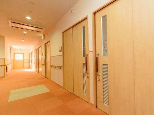 廊下の明るい空間