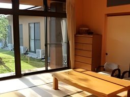 明るい和室風の居室