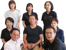 スタッフの集合写真