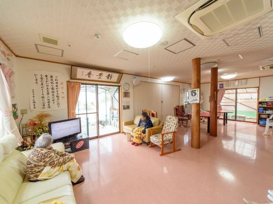 広々とした共有リビング