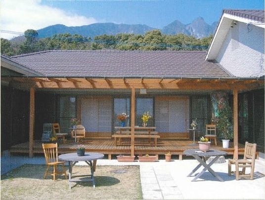 緑に囲まれた中庭