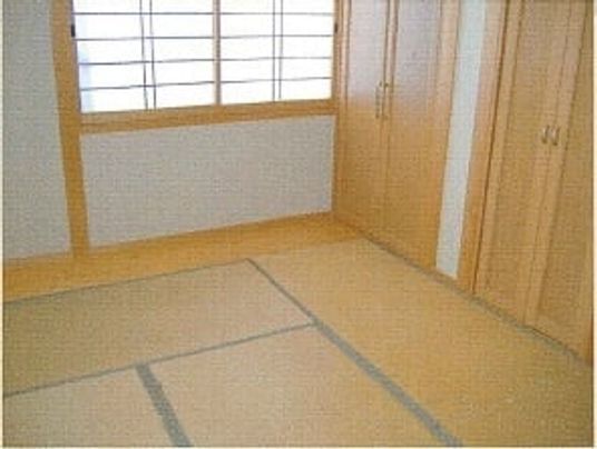 落ち着いた和風の居室