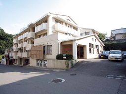 多階層の建物外観