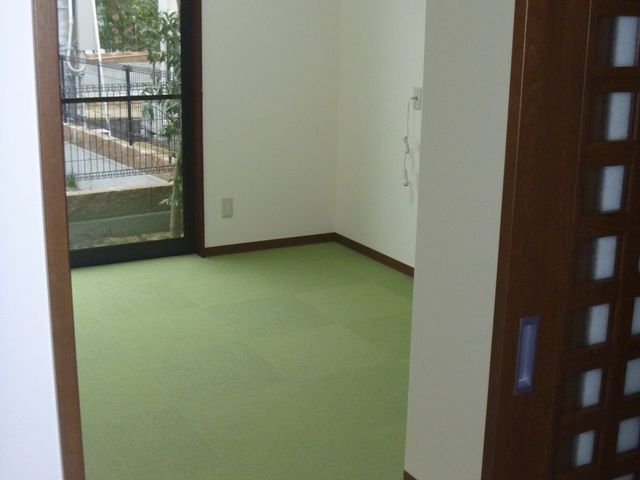 庭を望む居室 居室 自然光が差し込む居室です。穏やかな環境でリラックスしながら働くことができます。