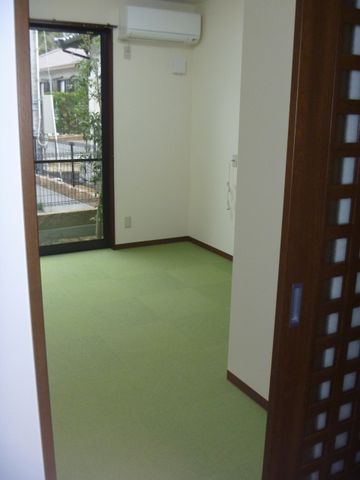 庭を望む居室
