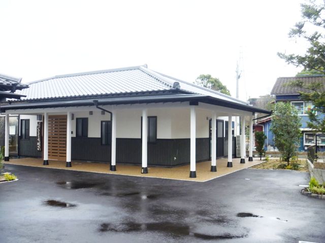 家の外観 外観 落ち着いた雰囲気が魅力の平屋の建物です。周囲には緑があり、静かな環境です。